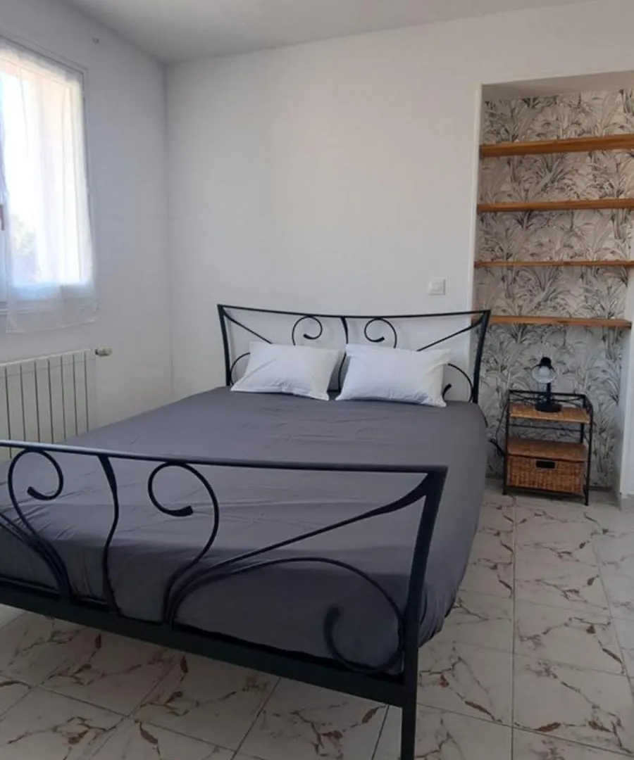 Appartement Haut De Villa Avec Vue Mer Et Terrasse La Ciotat